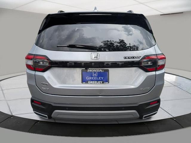 Photo of 2023 Lunar Silver Metallic Honda Pilot