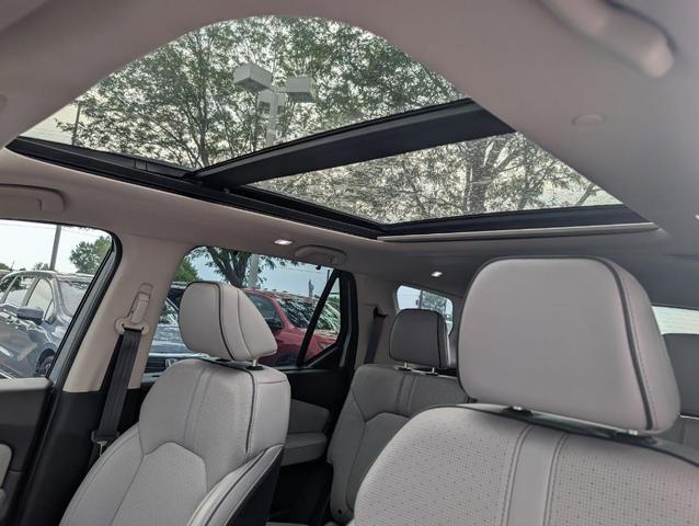 Photo of 2023 Lunar Silver Metallic Honda Pilot