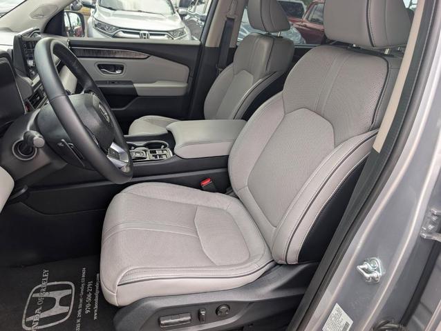 Photo of 2023 Lunar Silver Metallic Honda Pilot