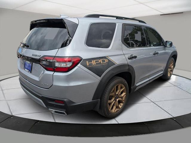 Photo of 2023 Lunar Silver Metallic Honda Pilot