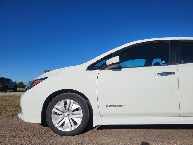 Photo of 2019 Glacier White Nissan Leaf