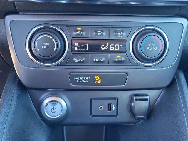 Photo of 2019 Glacier White Nissan Leaf