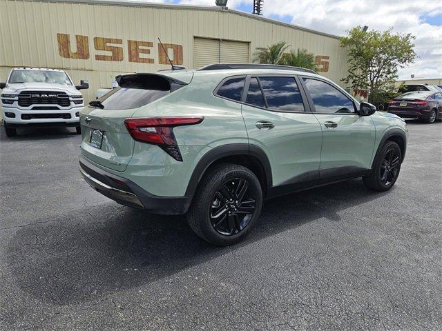 Photo of 2024 Green Chevrolet Trax