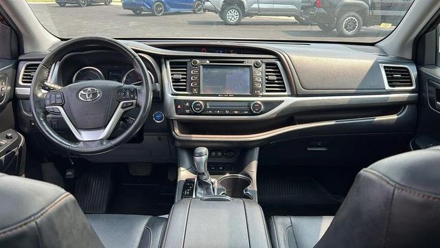 Photo of 2019 Mica Toyota Highlander Hybrid