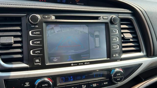 Photo of 2019 Mica Toyota Highlander Hybrid