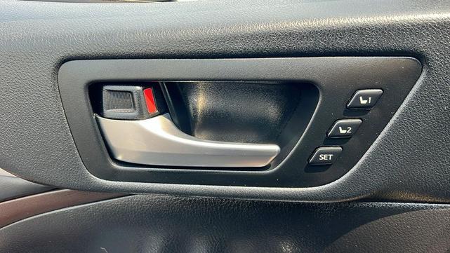 Photo of 2019 Mica Toyota Highlander Hybrid