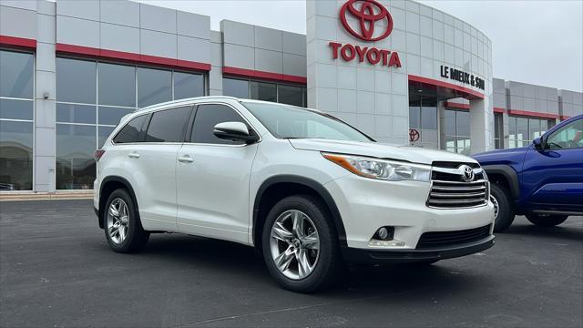Photo of 2016 Blizzard Pearl Toyota Highlander