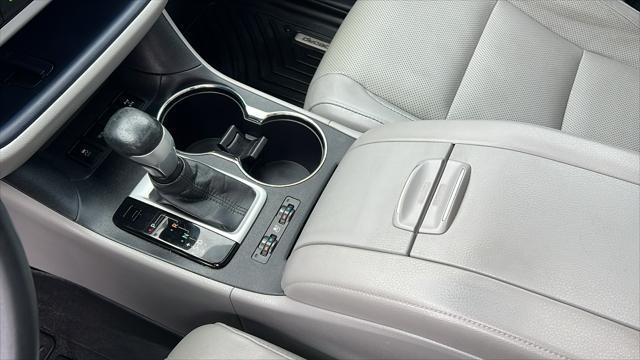 Photo of 2016 Blizzard Pearl Toyota Highlander