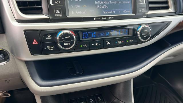 Photo of 2016 Blizzard Pearl Toyota Highlander