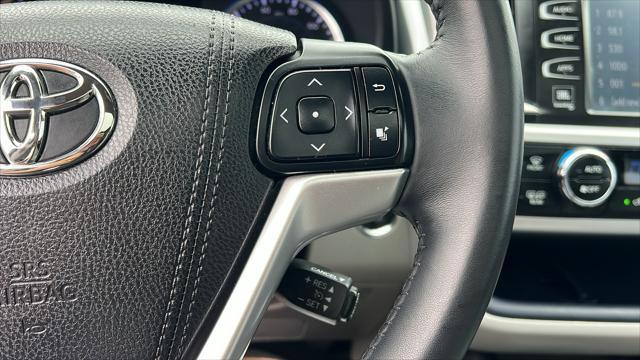 Photo of 2016 Blizzard Pearl Toyota Highlander