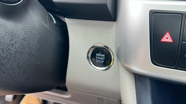 Photo of 2016 Blizzard Pearl Toyota Highlander