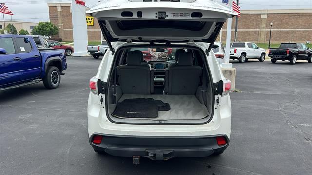 Photo of 2016 Blizzard Pearl Toyota Highlander