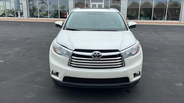 Photo of 2016 Blizzard Pearl Toyota Highlander
