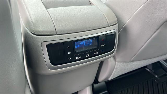 Photo of 2016 Blizzard Pearl Toyota Highlander