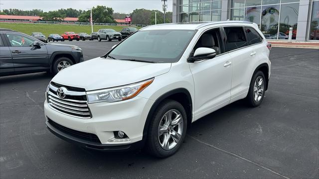 Photo of 2016 Blizzard Pearl Toyota Highlander