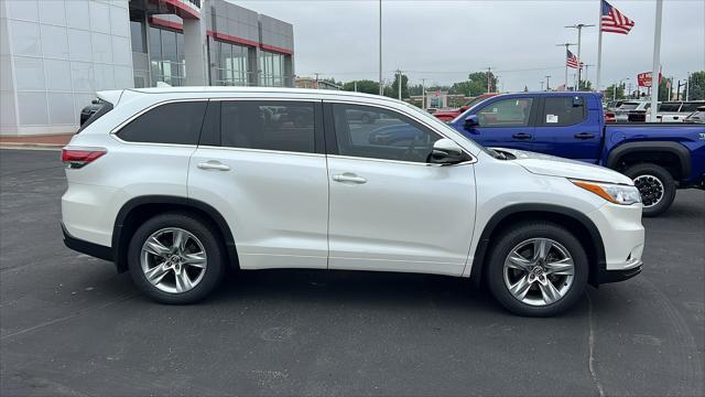 Photo of 2016 Blizzard Pearl Toyota Highlander