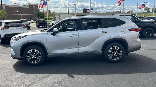 Photo of 2021 Celestial Silver Metallic Toyota Highlander