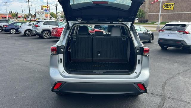 Photo of 2021 Celestial Silver Metallic Toyota Highlander