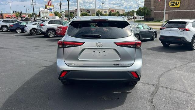 Photo of 2021 Celestial Silver Metallic Toyota Highlander