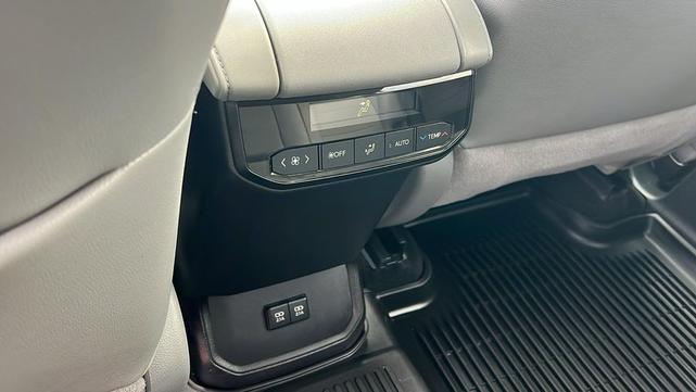 Photo of 2021 Celestial Silver Metallic Toyota Highlander