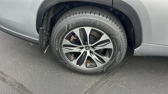 Photo of 2021 Celestial Silver Metallic Toyota Highlander