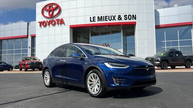 Photo of 2017 Deep Blue Metallic Tesla Model X