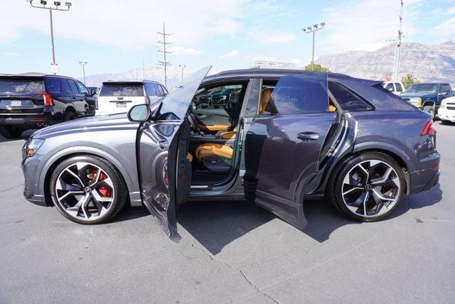 Photo of 2024 Daytona Gray Pearl Effect Audi RS Q8