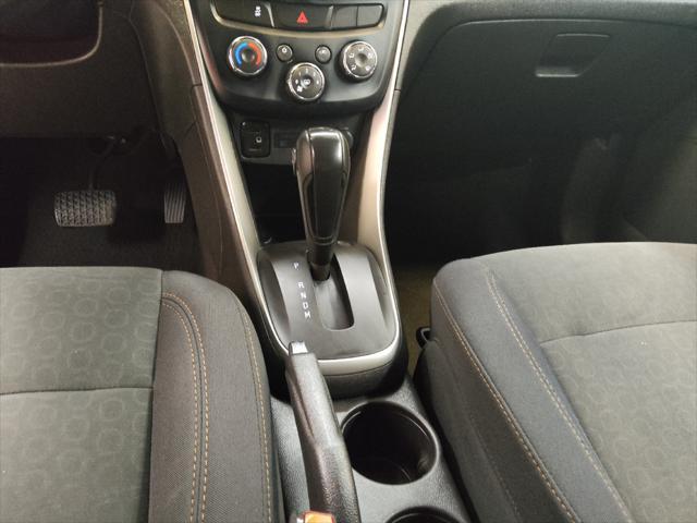 Photo of 2019 Summit White Chevrolet Trax