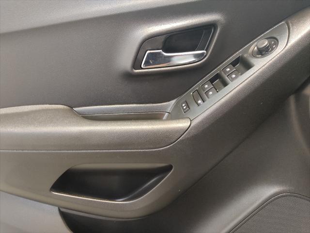 Photo of 2019 Summit White Chevrolet Trax