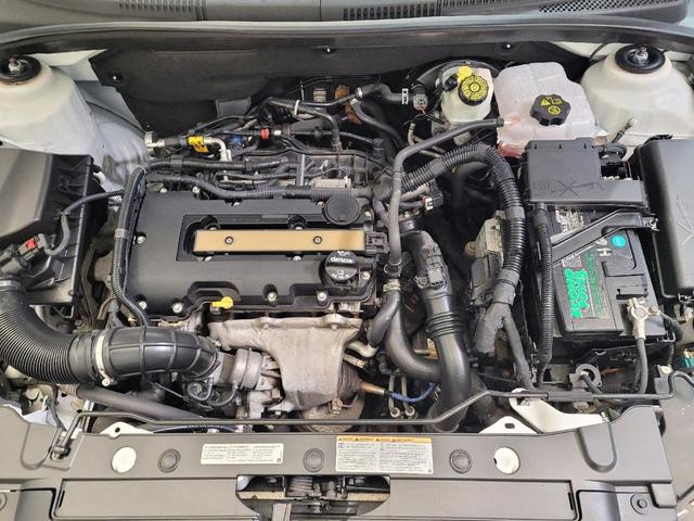 Photo of 2015 Summit White Chevrolet Cruze