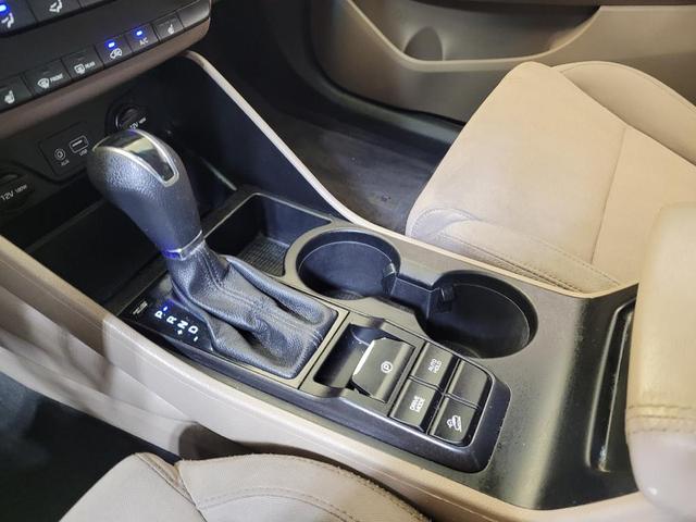 Photo of 2019 White Hyundai TUCSON