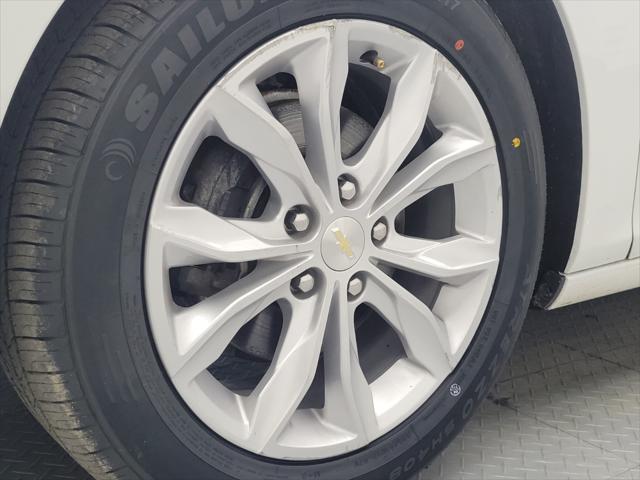 Photo of 2019 White Chevrolet Malibu