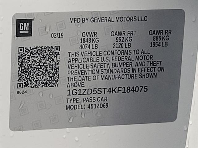 Photo of 2019 White Chevrolet Malibu