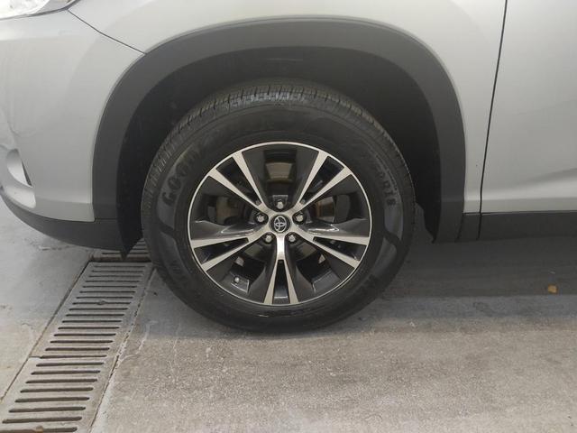 Photo of 2019 Celestial Silver Metallic Toyota Highlander