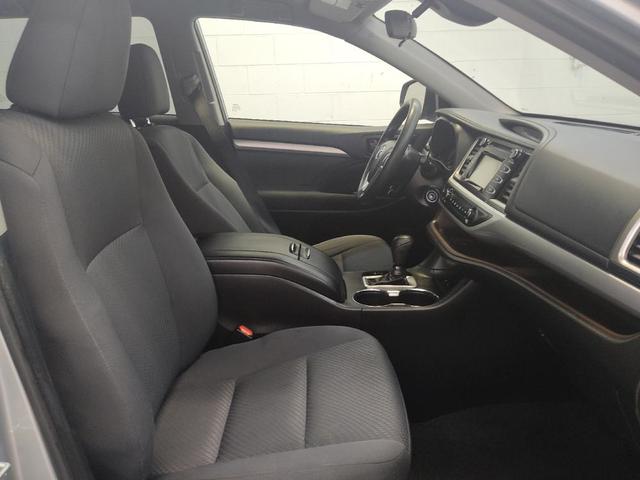 Photo of 2019 Celestial Silver Metallic Toyota Highlander