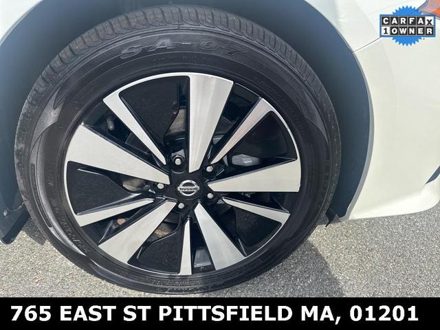Photo of 2022 Pearl White Tricoat Nissan Altima