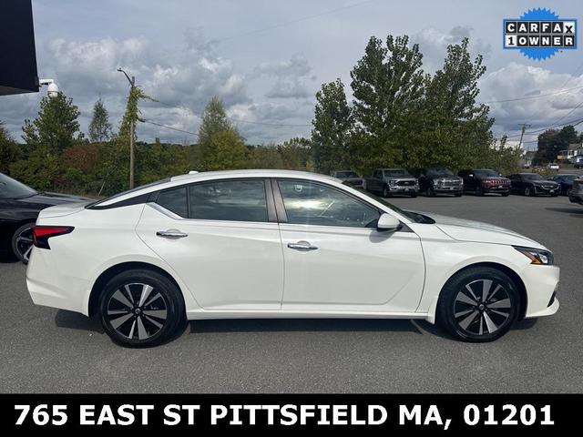 Photo of 2022 Pearl White Tricoat Nissan Altima