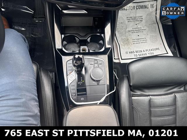 Photo of 2023 Alpine White BMW X4
