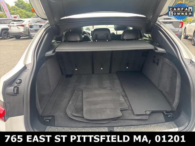 Photo of 2023 Alpine White BMW X4