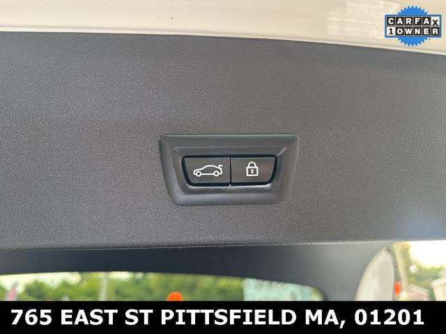 Photo of 2023 Alpine White BMW X4