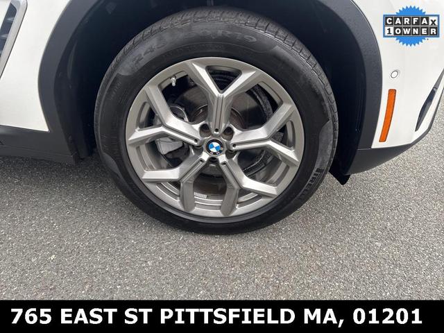 Photo of 2023 Alpine White BMW X4