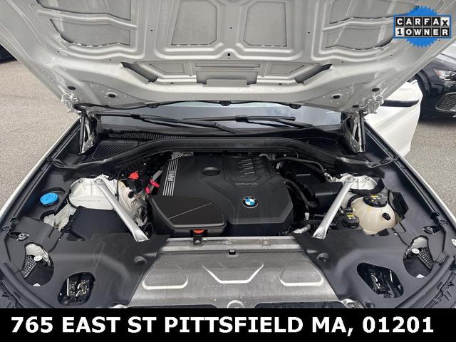 Photo of 2023 Alpine White BMW X4