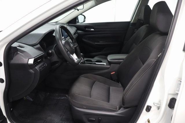 Photo of 2020 Glacier White Nissan Altima