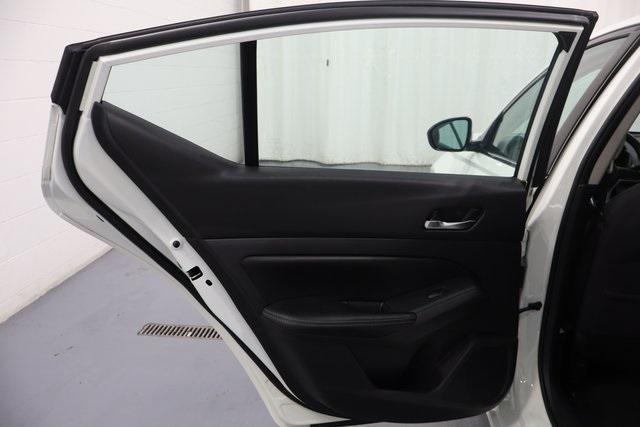 Photo of 2020 Glacier White Nissan Altima