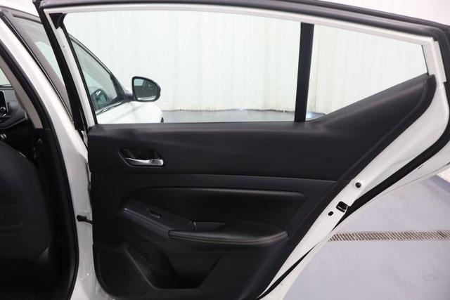 Photo of 2020 Glacier White Nissan Altima