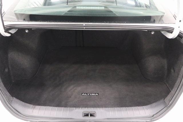 Photo of 2020 Glacier White Nissan Altima