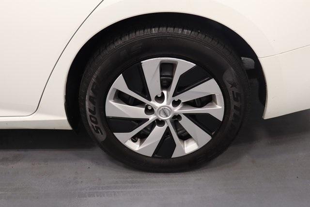 Photo of 2020 Glacier White Nissan Altima