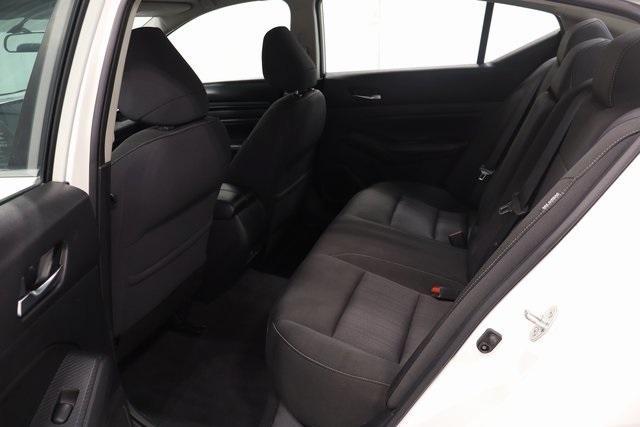 Photo of 2020 Glacier White Nissan Altima