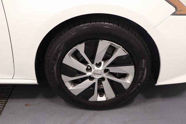 Photo of 2020 Glacier White Nissan Altima