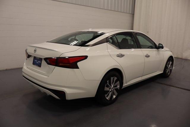 Photo of 2020 Glacier White Nissan Altima